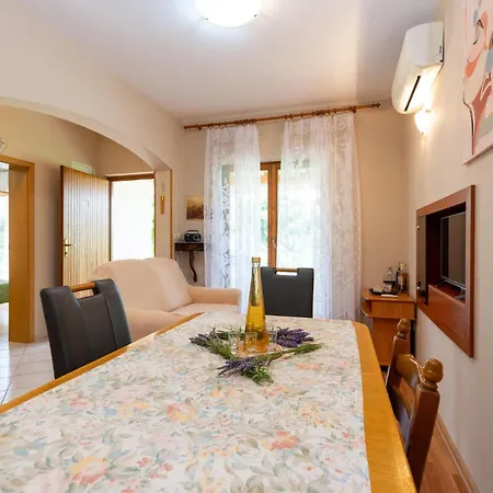 Vikendica 2 Bedroom Amazing In *