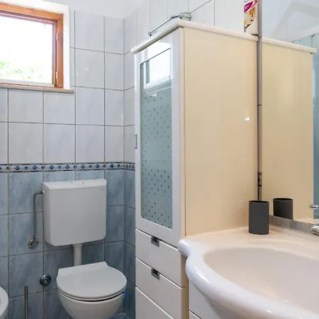 2 Bedroom Amazing In 別荘 Pridraga