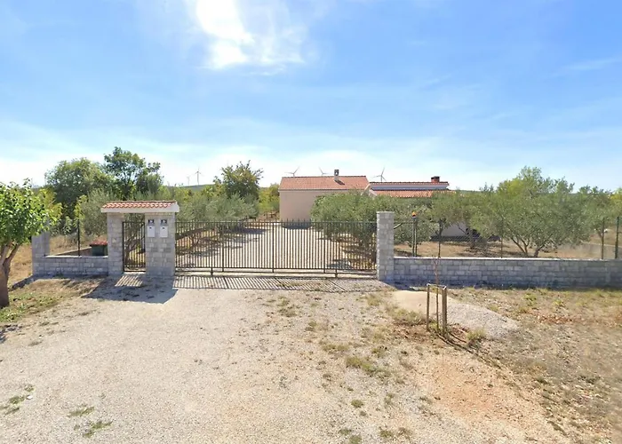 2 Bedroom Amazing In Σπίτι διακοπών *