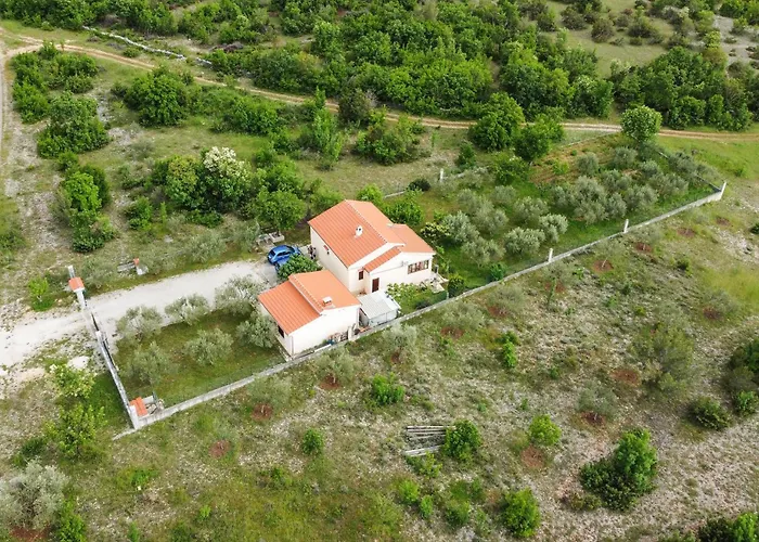 2 Bedroom Amazing In Σπίτι διακοπών *