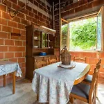 2 Bedroom Amazing In Prázdninový dům *